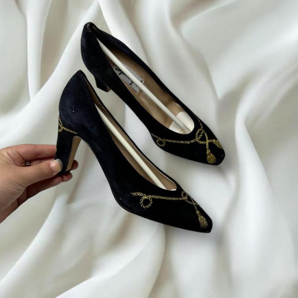vintage Spiegel black suede heels metallic gold thread embroidery 90's y2k boho
